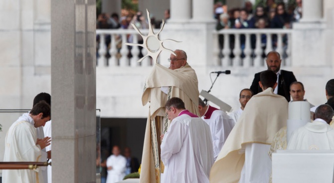 Папата изпрати държавния секретар на Ватикана в Ирак, за да посрещне Рождество с местните християни