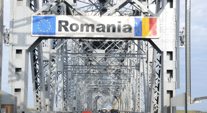 Интензивен трафик на ГКПП "Дунав мост" в посока Румъния