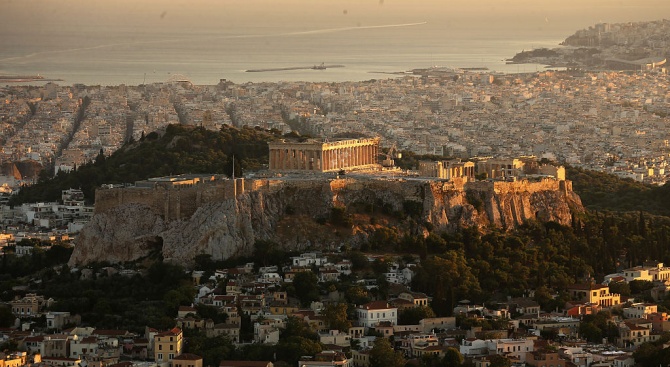 Мъж е загинал след падане от атинския Акропол