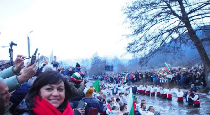 Нинова в Калофер: Нека има благоденствие, здраве и любов във всеки български дом