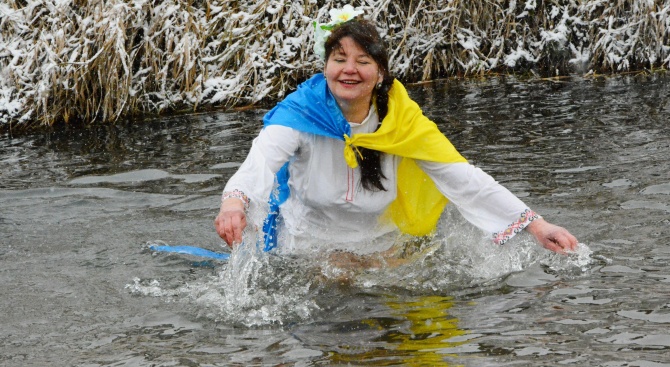 Украинка се потопи в Харманлийска река за Богоявление (снимки)