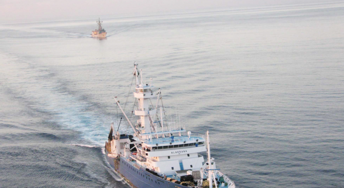 Гръцки кораб е нападнат край Камерун, 8 моряци са отвлечени 