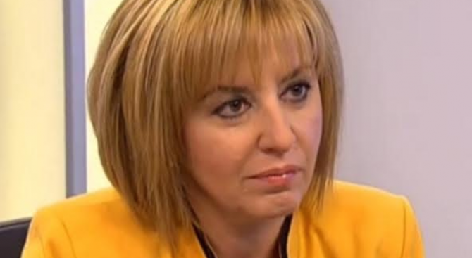 Мая Манолова даде на КС забраната пенсионери да  заемат държавна служба
