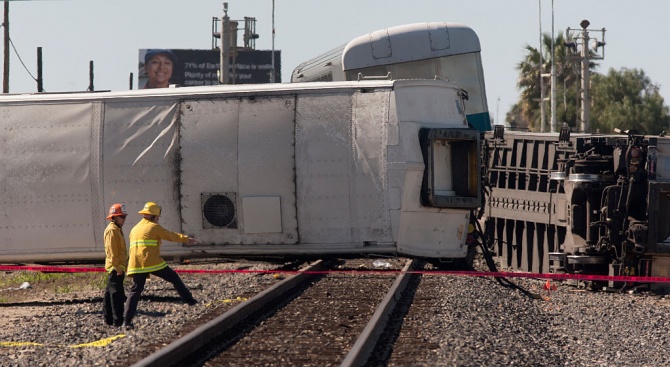 7 пострадали при сблъсък на влак с камион в Словакия
