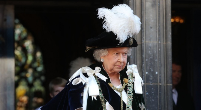 Кралица Елизабет  Втора призова Великобритания да се стреми съм съгласие 