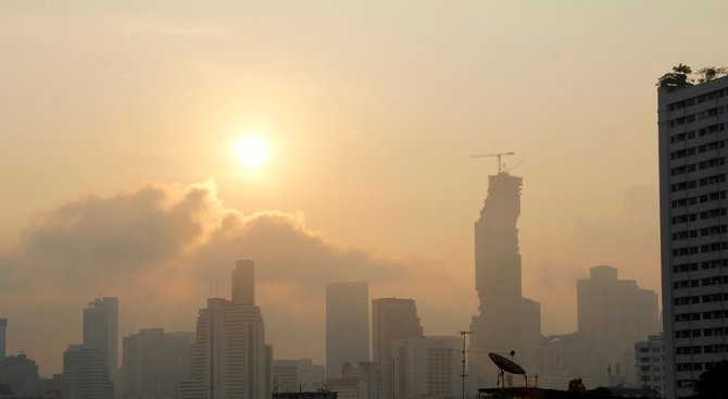 Кръв потече от носовете и очите на хора заради смога в Банкок