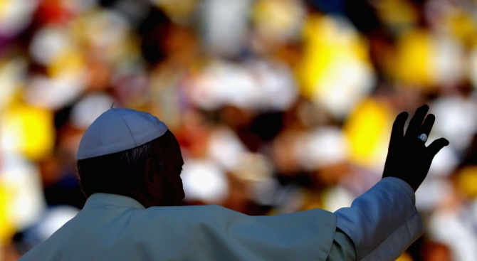 Папата съгласен да стане посредник в кризата във Венецуела, ако и двете страни го искат 