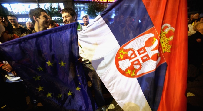 Сърбите протестират срещу президента Вучич за 10-и пореден уикенд 