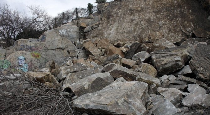 Повишена е опасността от падащи камъни по пътя Сливен – Ичера – Градец