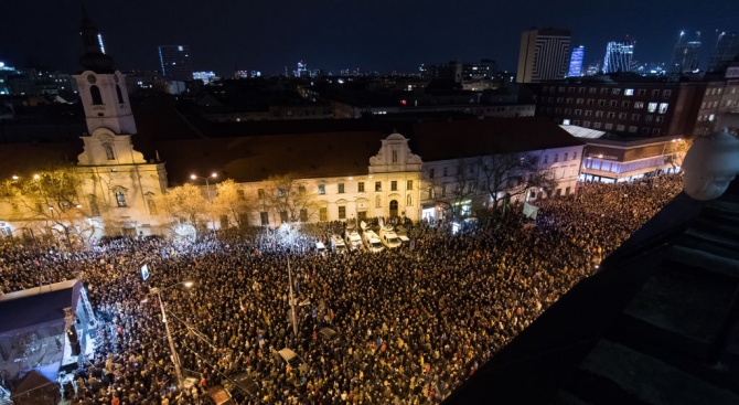 Хиляди словаци отбелязаха първата годишнина от убийството на журналиста Ян Куцияк