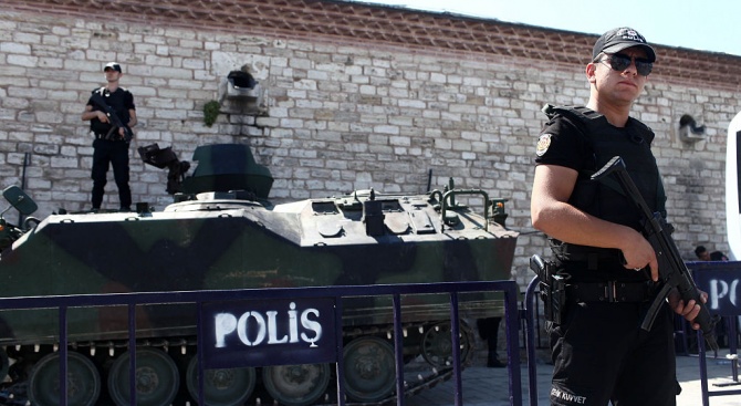 Турция нареди ареста на 295 военни