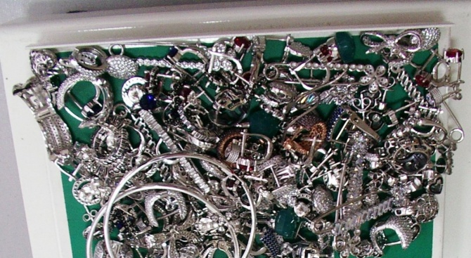 Контрабандни сребърни накити разкриха митничари на ГКПП "Лесово" 