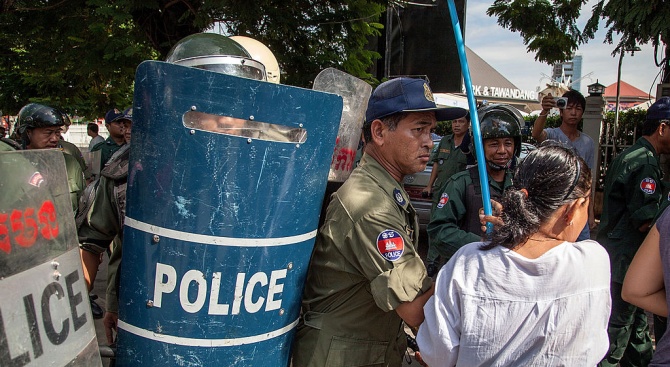 Камбоджанските власти блокираха демонстрация срещу насилието над жени