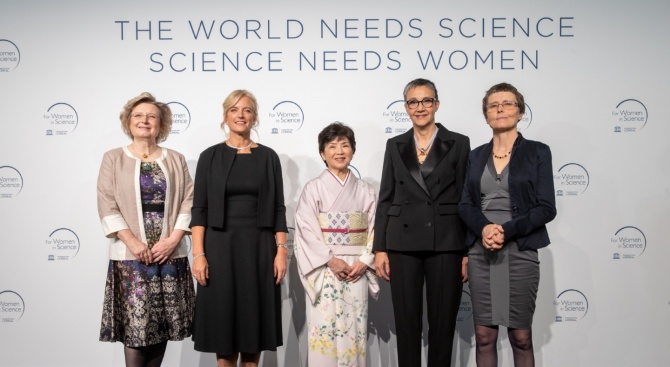 Пет забележителни жени бяха отличени с награда „За жените в науката“