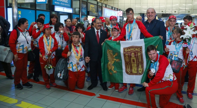 Зам.-министър Андонов посрещна българските представители на Световните летни игри Спешъл Олимпикс