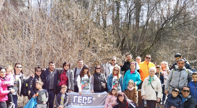 Над 100 души се включиха в поход на ГЕРБ-София по екопътека „Пътека на здравето“ в Банкя