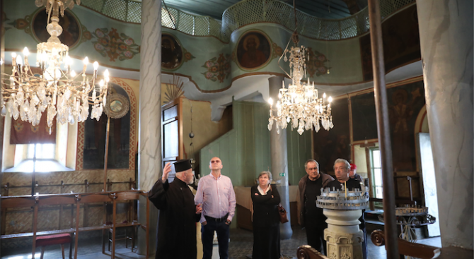 Пламен Нунев пое ангажимент да съдейства за ремонта на близо 160 - годишната църква в с. Червена вода