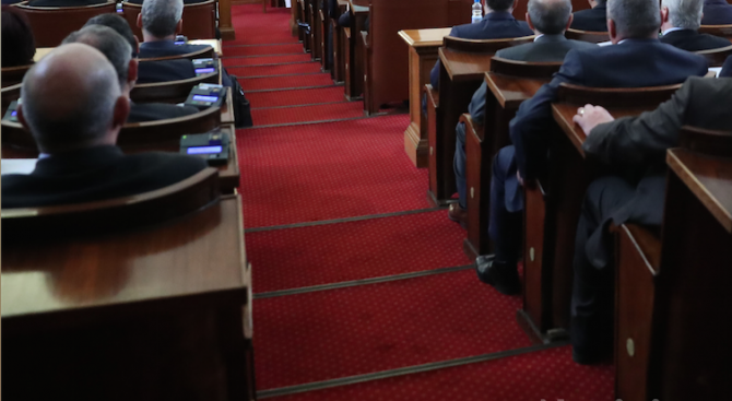 Гледат на второ четене Закона за чужденците в България