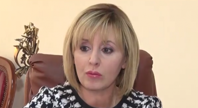 Мая Манолова: 2 250 000 лв. за 7 дела са били платени на външни адвокати на "Топлофикация"