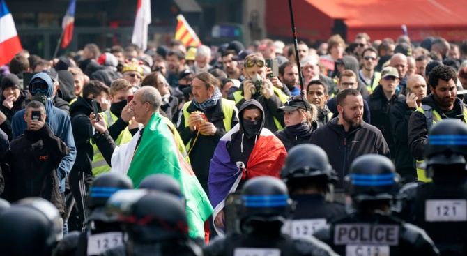 Над 150 000 се включиха в първомайски шествия във Франция, десетки хиляди демонстрираха в Германия 