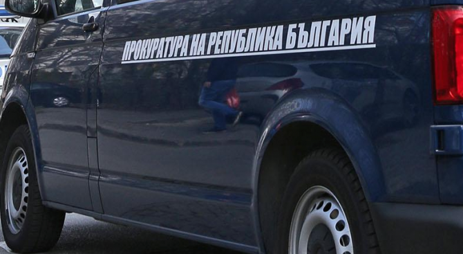 Дъщерята на шеф във "Винпром Карнобат" арестувана при днешната спецакция