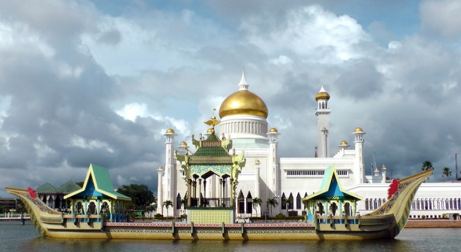 Султанът на Бруней обеща да не прилага смъртно наказание, предвидено в законите на шериата