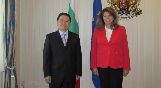 Илияна Йотова се срещна с новия китайски посланик в България