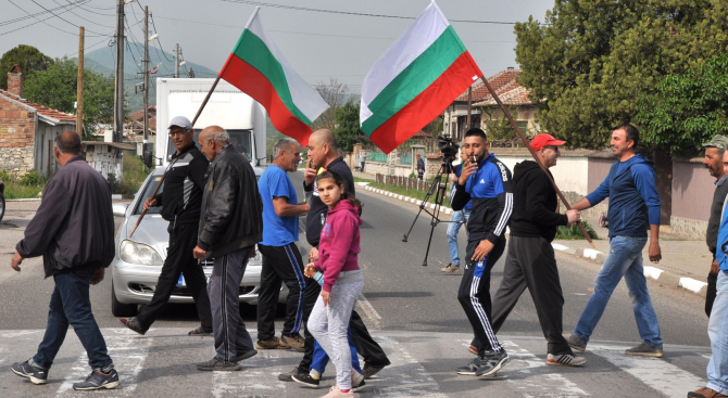 Жители на село Конуш блокириха за пореден път пътя Хасково - Кърджали