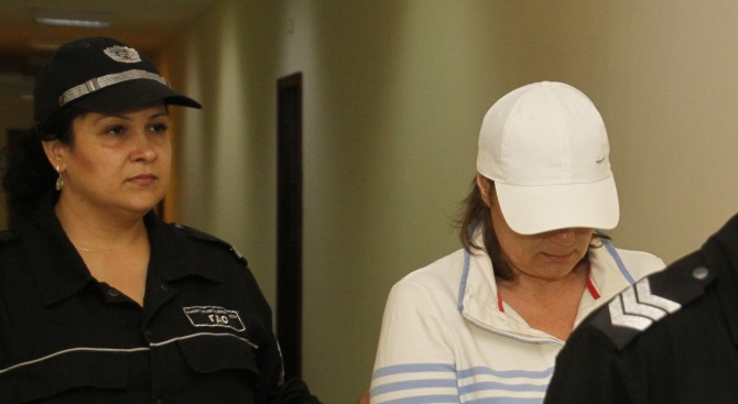 Издирвана за крупни измами рускиня остава под стража до екстрадирането ѝ  