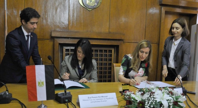 Ангелкова и министърът на туризма на Египет подписаха меморандум за разбирателство