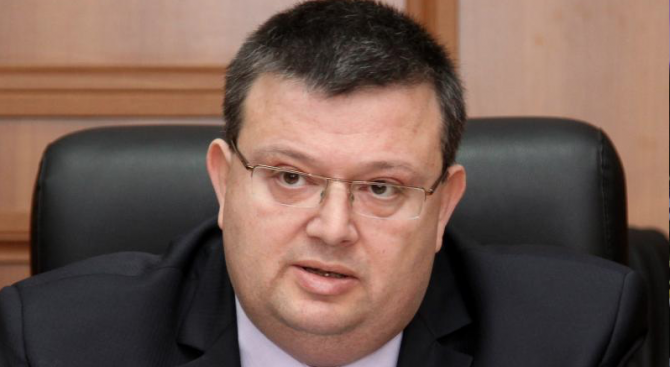 Цацаров внесе искане до ВКС за възобновяване на делото по убийството на Ангел Димитров