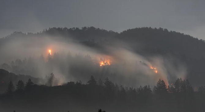 Евакуираха над 1600 души заради горски пожари в Канада 