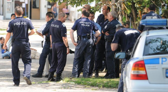 Полицаите ще получат по 25 ст. за извънредния си труд по време на летния сезон