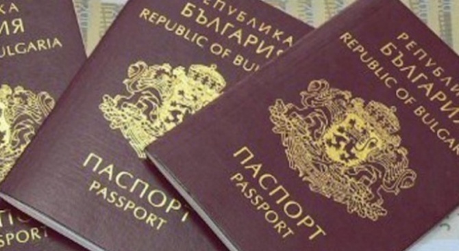 Паспортите да са с валидност 10 години, прие на първо четене НС