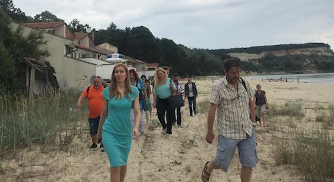 Министър Ангелкова след проверка на морски плаж Камчия: Прокуратурата е сигнализирана за нарушена цялост на дюна