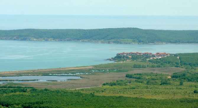 Окръжна прокуратура - Бургас разпореди на кмета на Приморско да премахне бариерата за плажа "Аркутино"
