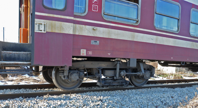Пламна локомотивът на влака Ямбол-Бургас, няма пострадали