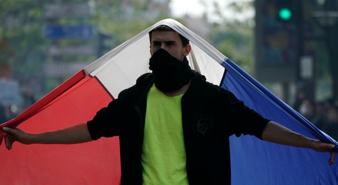 Безредици в Париж след военния парад