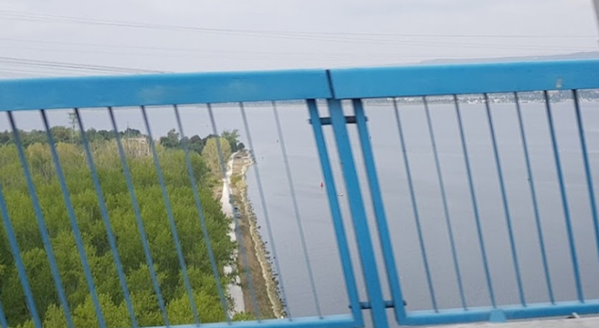 Мъж скочи от Аспаруховия мост във Варна и загина