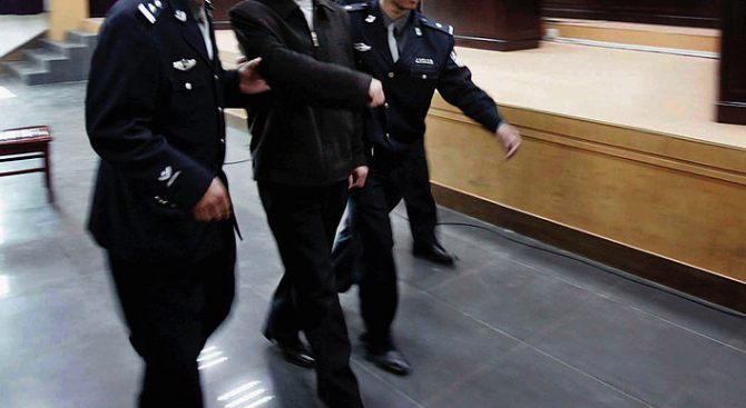 Китай освободи задържания служител от британското консулство в Хонконг