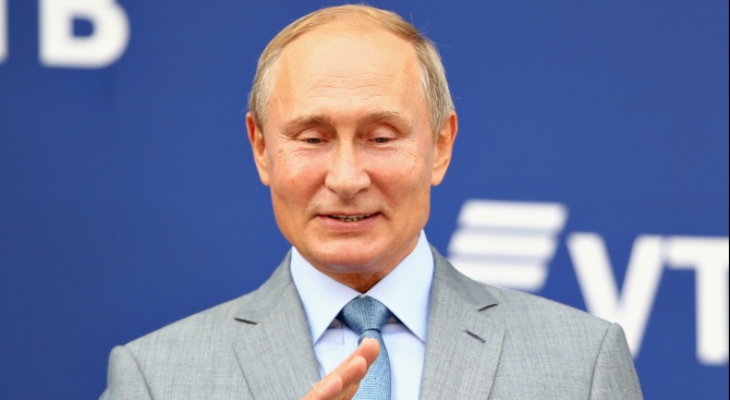 Руският химн разплака Владимир Путин в Монголия