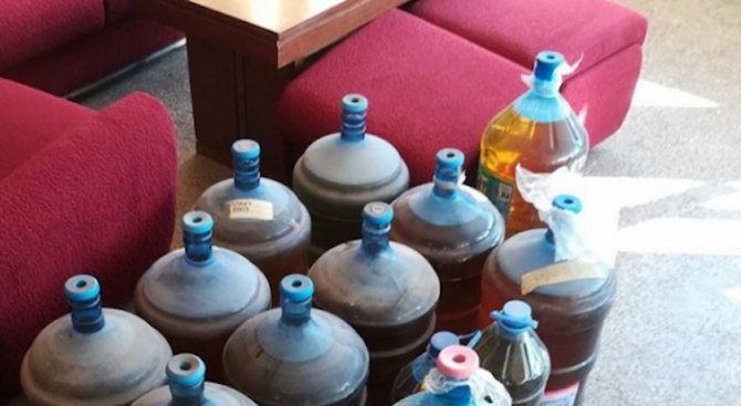 Спипаха пловдивчанин с 2000 литра нелегален алкохол 