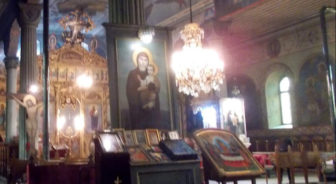 В храма "Св. Николай Чудотворец" в Разград бе посрещната чудотворна икона