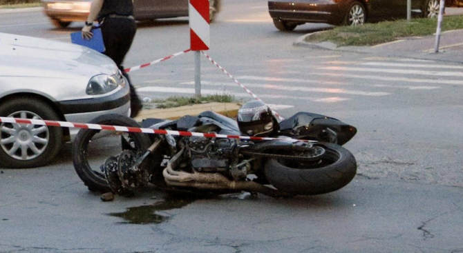 Поредни две жертви на пътя: Катастрофа с мотор край Разград