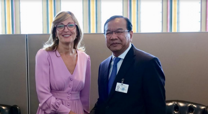 Екатерина Захариева се срещна с вицепремиера на Камбоджа ген. Прак Сохон