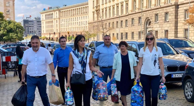 Кандидати за районни кметове и общински съветници от коалиция ГЕРБ/СДС/ в София се включиха в кампанията "Капачки за бъдеще"