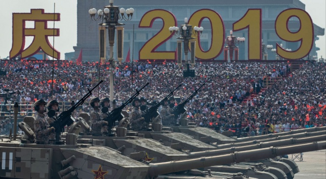 Военният парад в Пекин разпали патриотични страсти 