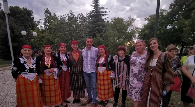 Кандидатът на ГЕРБ за кмет на пловдивския район „Западен“ Димитър Колев с музикален подарък за жителите на районa