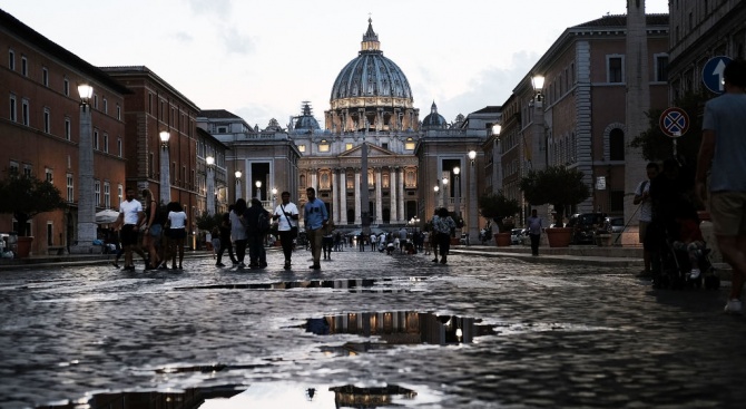 Синодът във Ватикана приключва след разгорещени спорове