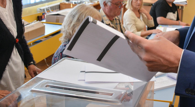 Избирателната активност в област Враца е 15,42 на сто към 10 часа